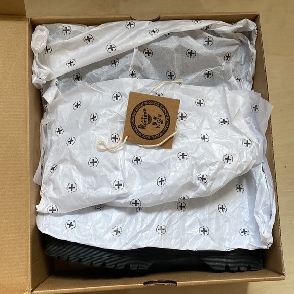 DR MARTENS VEGAN PLATFORM JADON II BOOT MONO - Picture 13 of 13